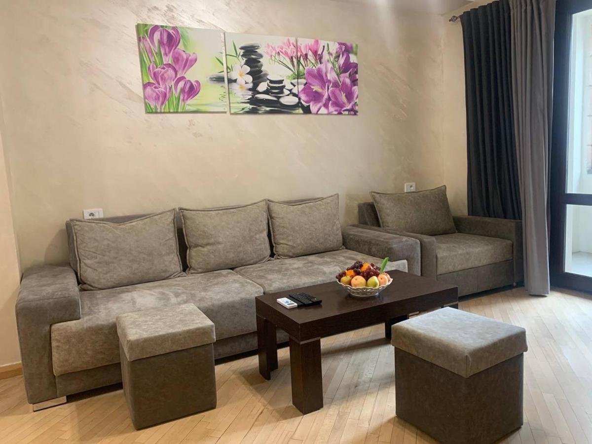 Comfortable Apartment In Center Ereván Exterior foto